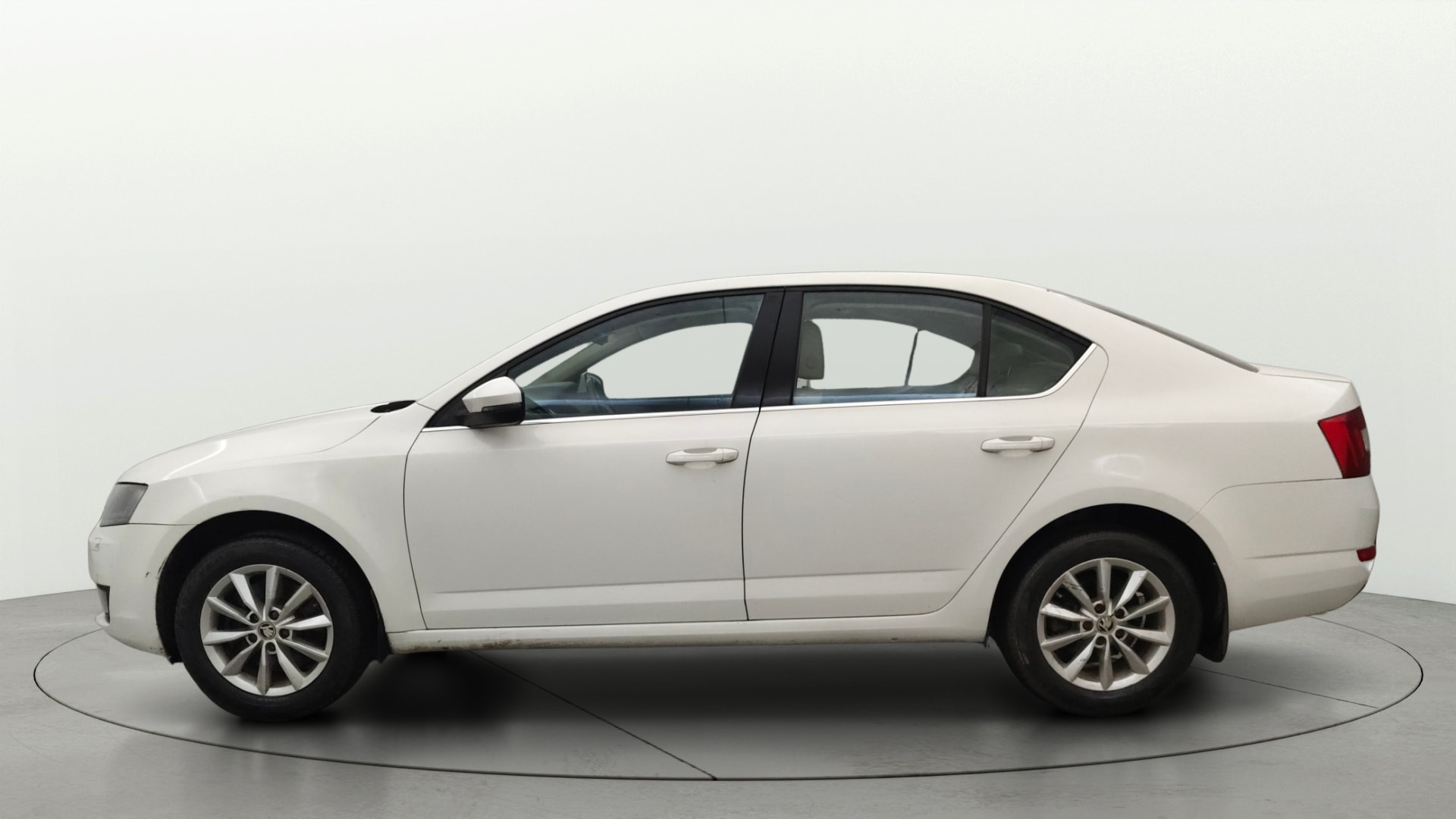 View 2015 Skoda Octavia 1.8 Elegance TSI AT Image 24 Used 2015 Skoda Octavia 1.8 Elegance TSI AT Image 24