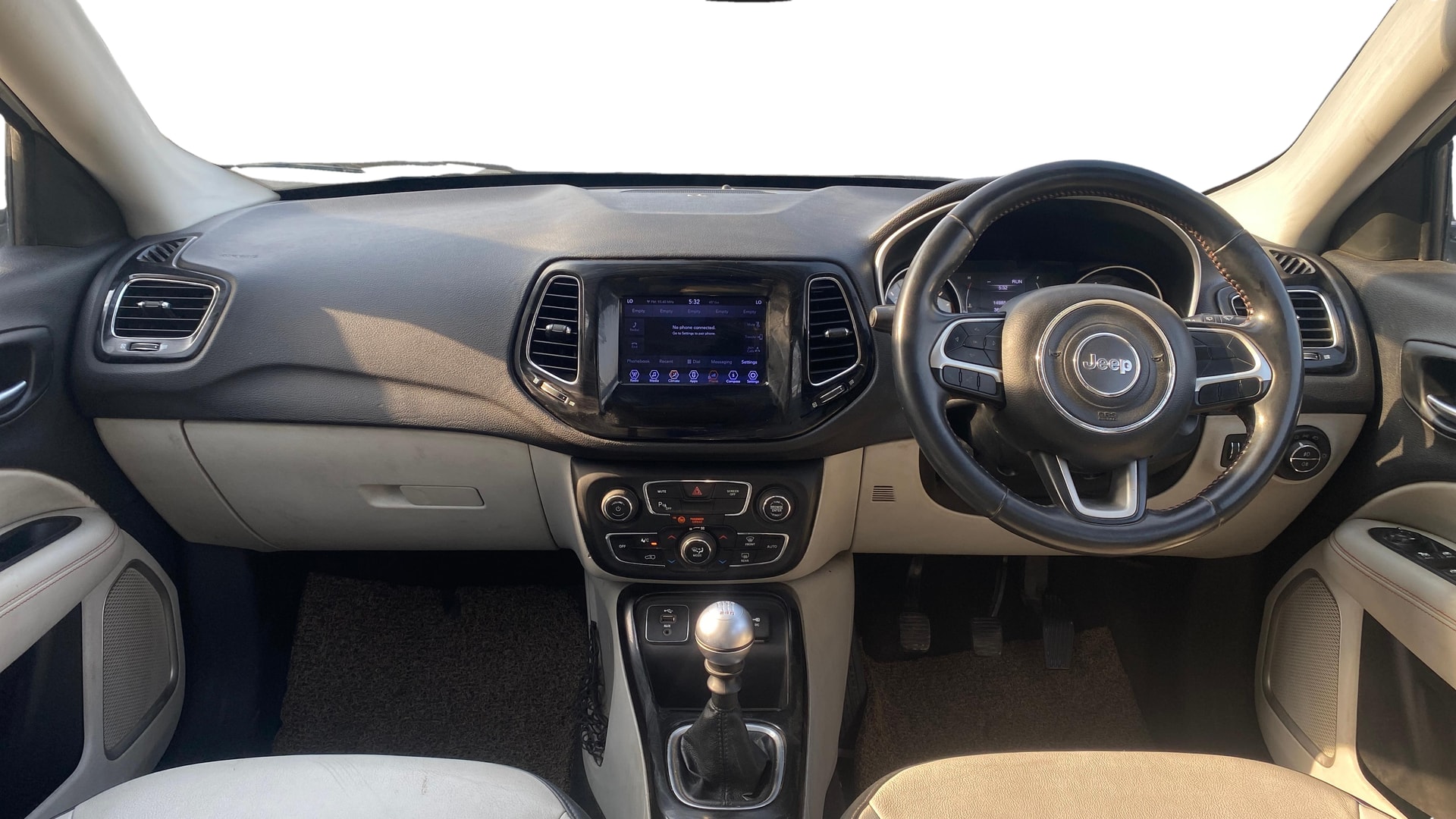 View 2018 Jeep Compass Limited 4X4 (O) 2.0 Diesel BS IV Image 15 Used 2018 Jeep Compass Limited 4X4 (O) 2.0 Diesel BS IV Image 15