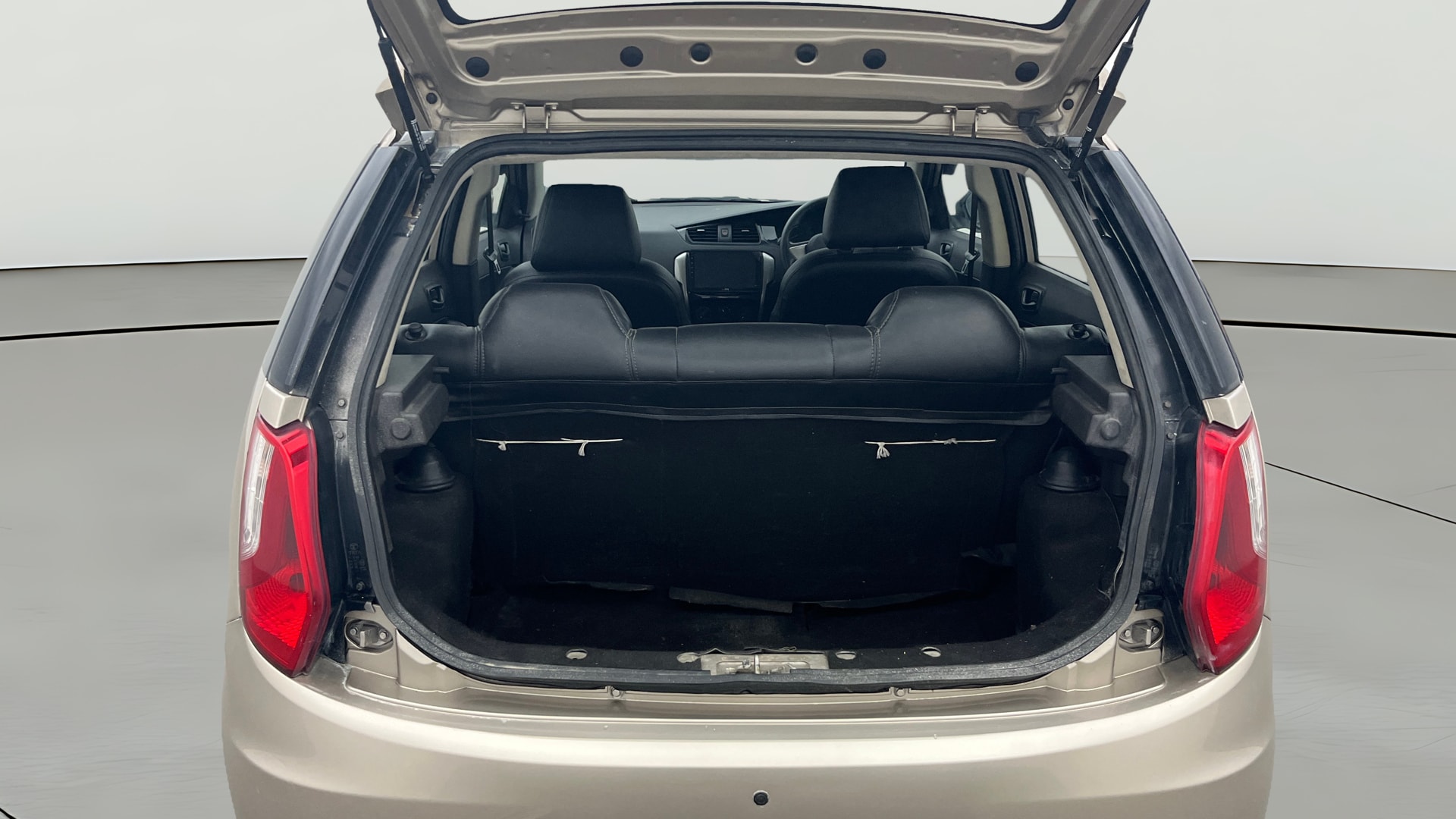 View 2015 Tata Bolt XE Quadrajet 75PS Diesel Image 37 Used 2015 Tata Bolt XE Quadrajet 75PS Diesel Image 37
