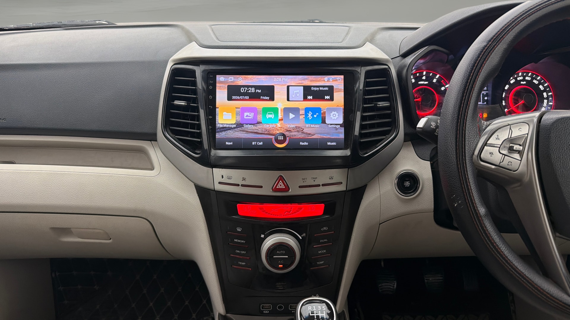Used 2022 Mahindra XUV300 Used 2022 Mahindra XUV300