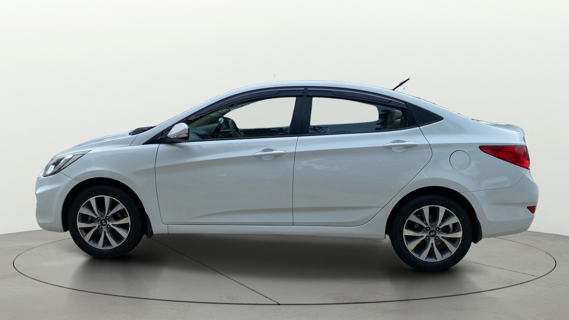 View 2014 Hyundai Fluidic Verna 1.6 VTVT SX Image 5 Used 2014 Hyundai Fluidic Verna 1.6 VTVT SX Image 5