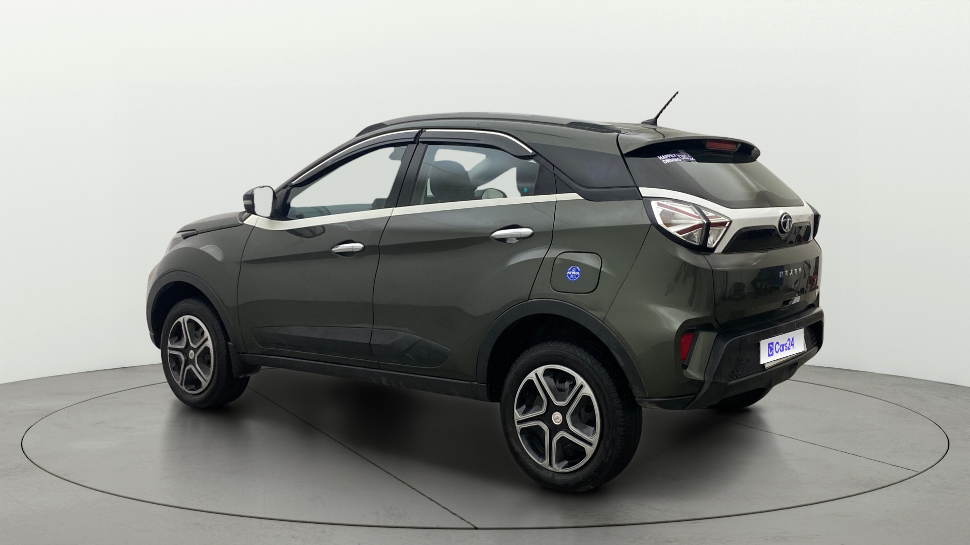 View 2023 Tata Nexon Revotron XE Image 2 Used 2023 Tata Nexon Revotron XE Image 2