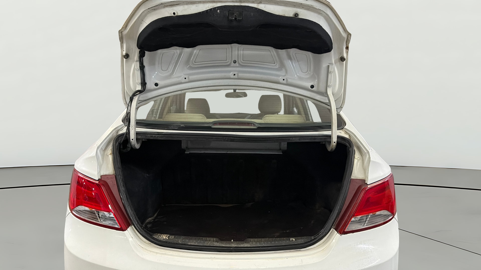 View 2016 Hyundai Verna 1.6 VTVT SX Image 38 Used 2016 Hyundai Verna 1.6 VTVT SX Image 38
