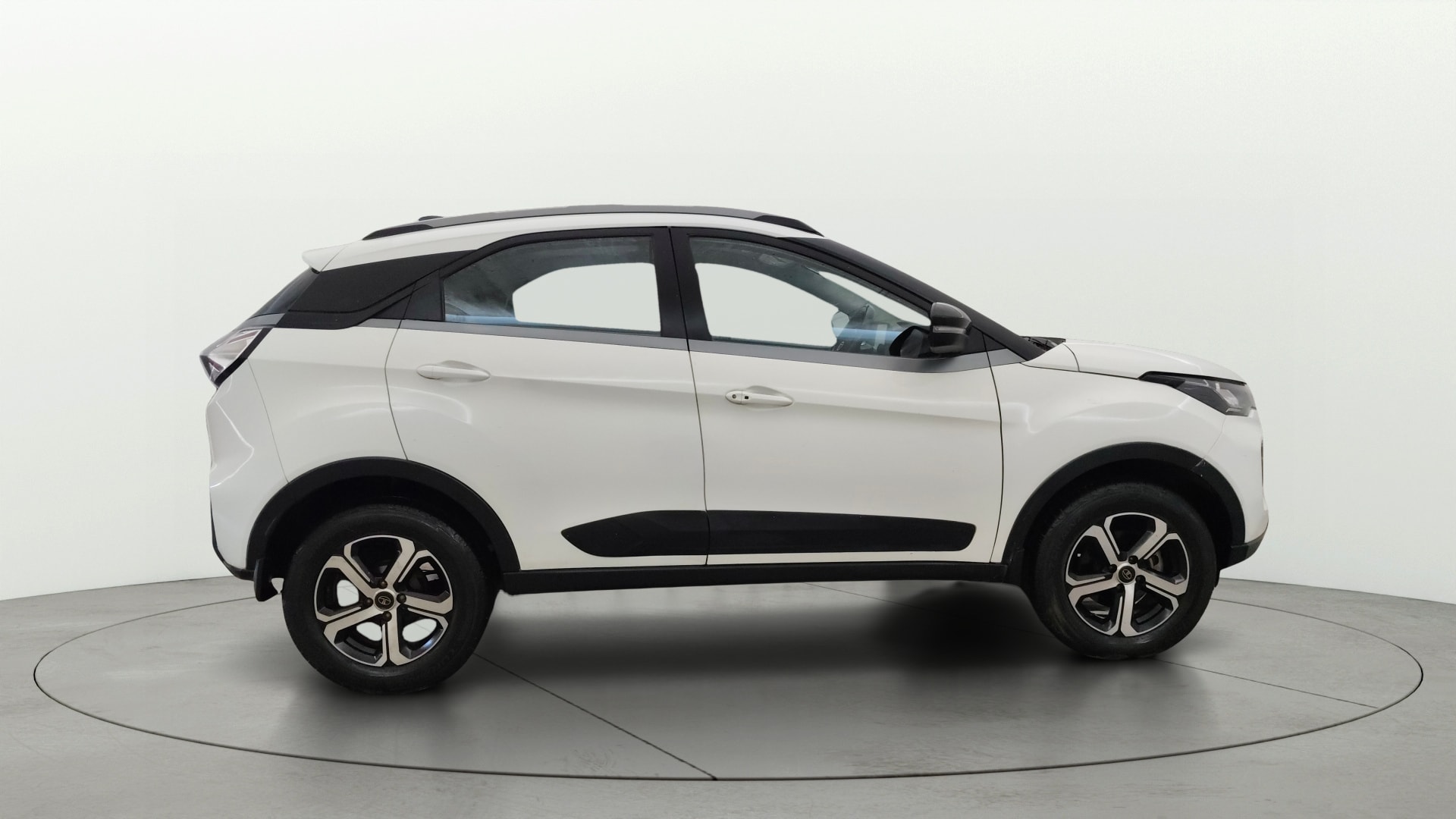 View 2022 Tata Nexon Revotron XE Image 8 Used 2022 Tata Nexon Revotron XE Image 8