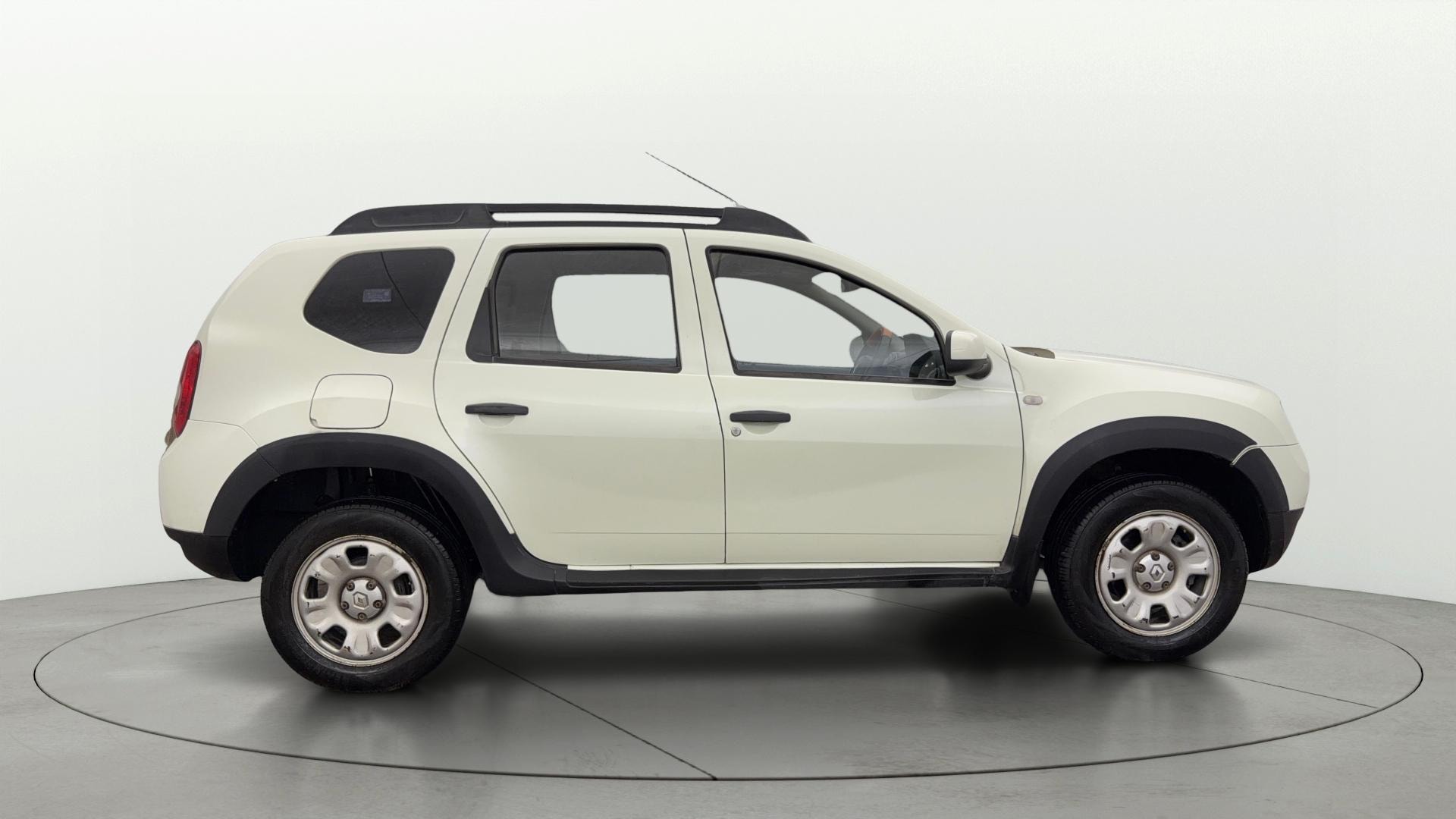 View 2016 Renault Duster Diesel 110PS RXZ AMT Image 8 Used 2016 Renault Duster Diesel 110PS RXZ AMT Image 8