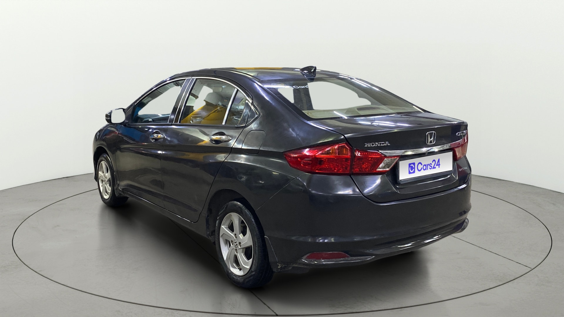 View 2015 Honda City ZX MT Diesel Anniversary Edition Image 2 Used 2015 Honda City ZX MT Diesel Anniversary Edition Image 2