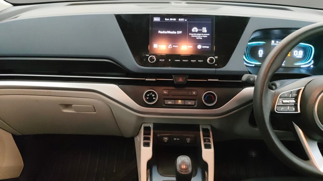 View Kia Carens Image 18 Used Kia Carens Image 18