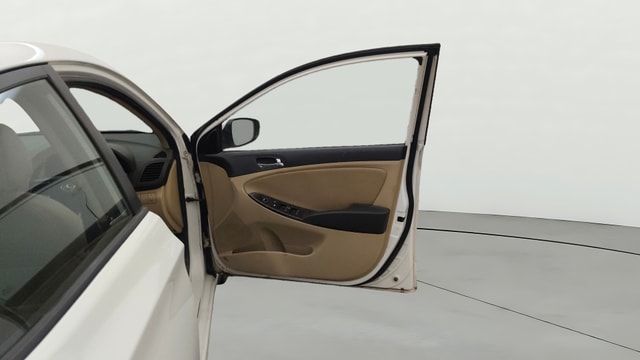 View Hyundai Fluidic Verna Image 45 Used Hyundai Fluidic Verna Image 45