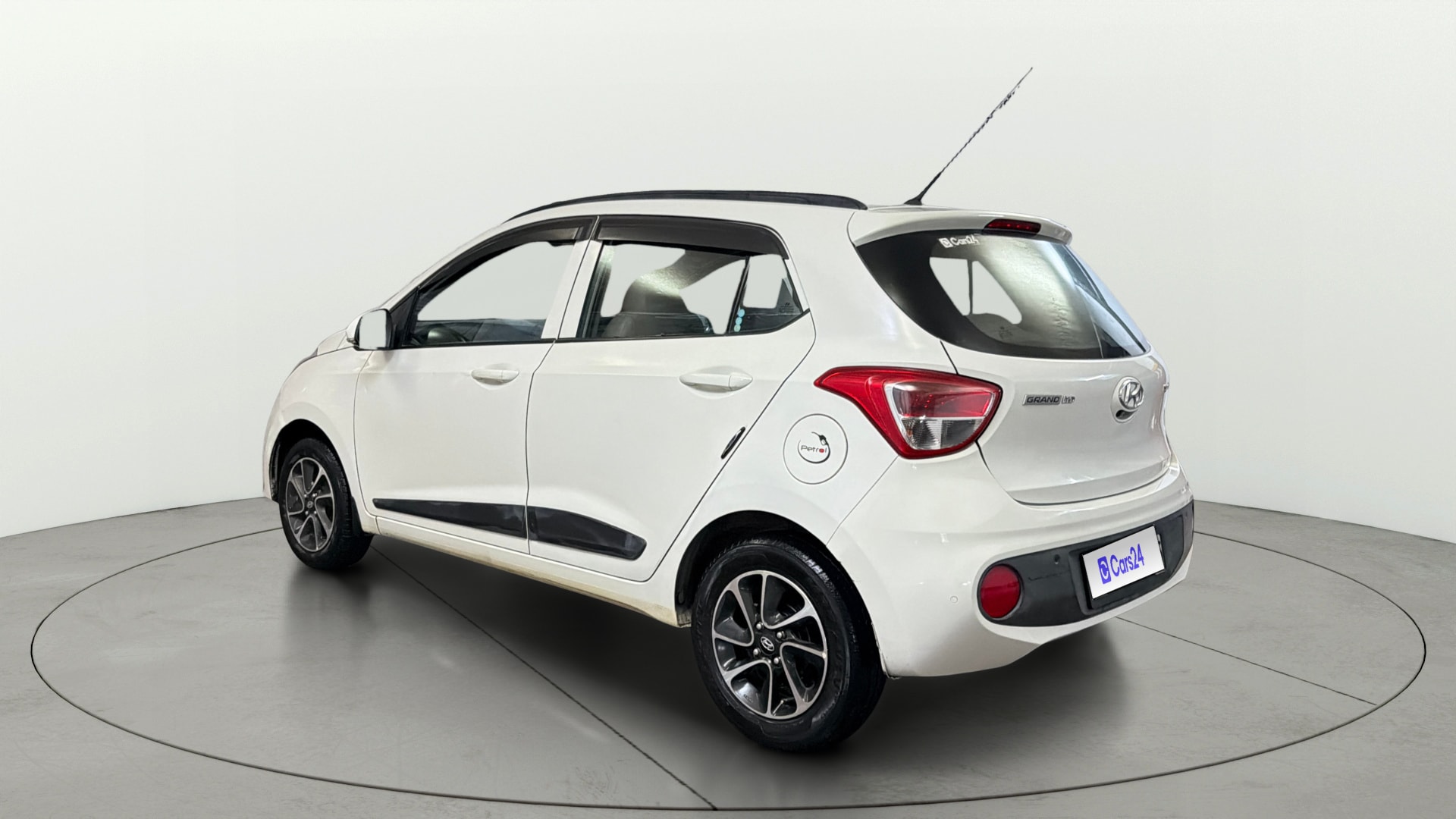 View 2018 Hyundai Grand i10 1.2 Sportz AT Petrol Image 2 Used 2018 Hyundai Grand i10 1.2 Sportz AT Petrol Image 2