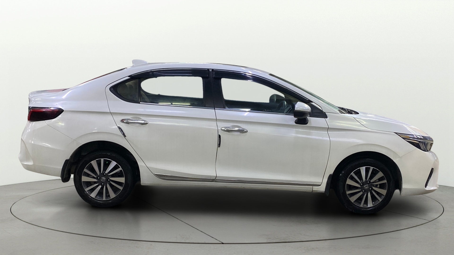 View 2023 Honda City ZX MT Diesel Anniversary Edition Image 9 Used 2023 Honda City ZX MT Diesel Anniversary Edition Image 9