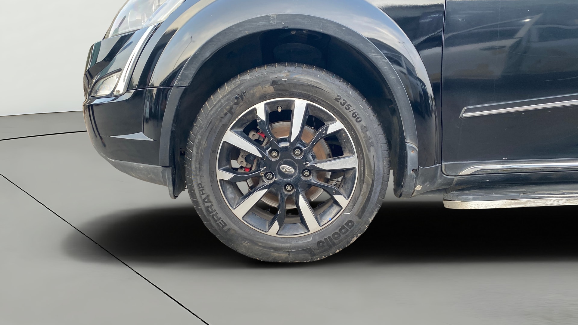 View 2018 Mahindra XUV500 W11 AT Image 37 Used 2018 Mahindra XUV500 W11 AT Image 37