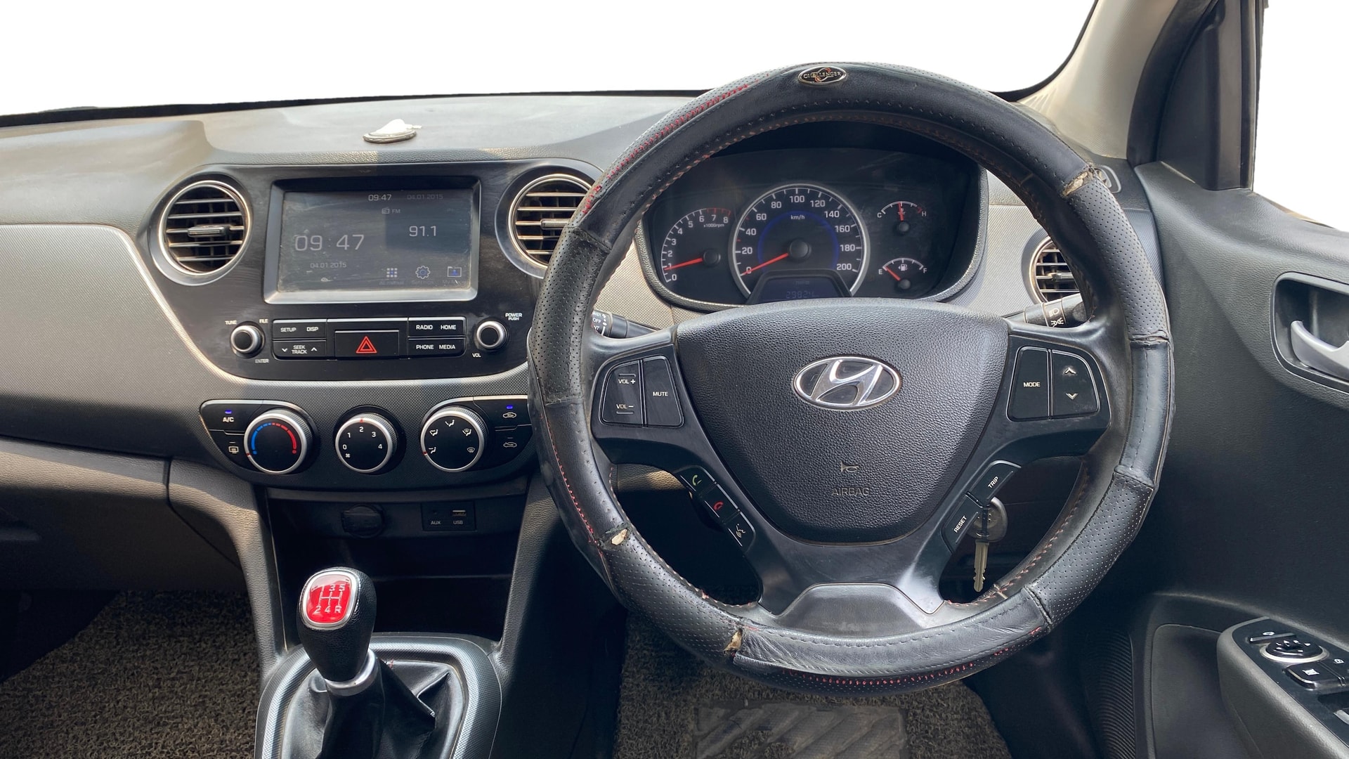 View 2019 Hyundai Grand i10 Sportz 1.2 Kappa VTVT Dual Tone Image 12 Used 2019 Hyundai Grand i10 Sportz 1.2 Kappa VTVT Dual Tone Image 12