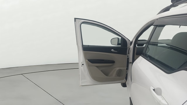 View Renault Triber Image 38 Used Renault Triber Image 38