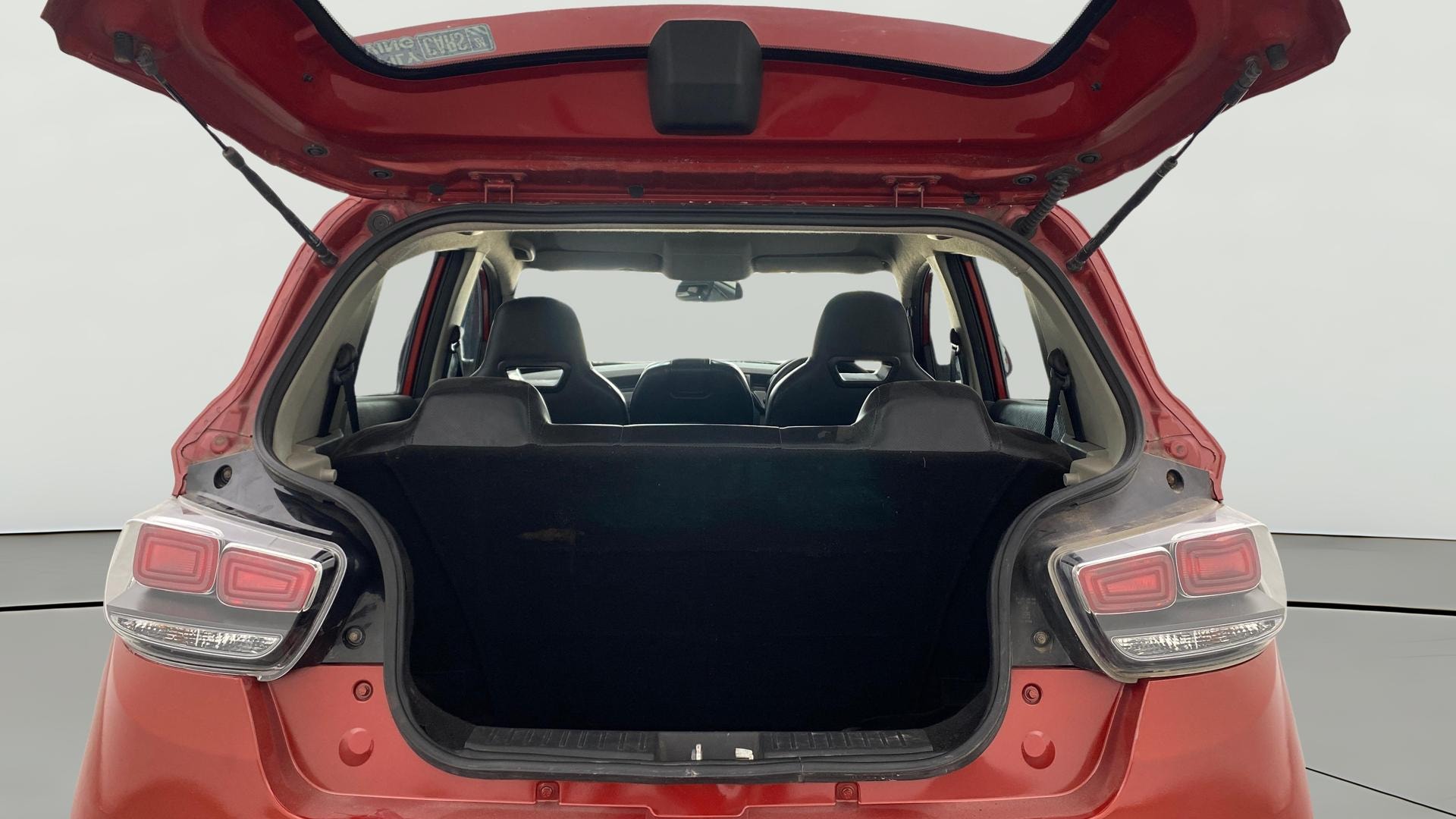 View 2018 Mahindra KUV100 K2 Petrol BS IV Image 37 Used 2018 Mahindra KUV100 K2 Petrol BS IV Image 37