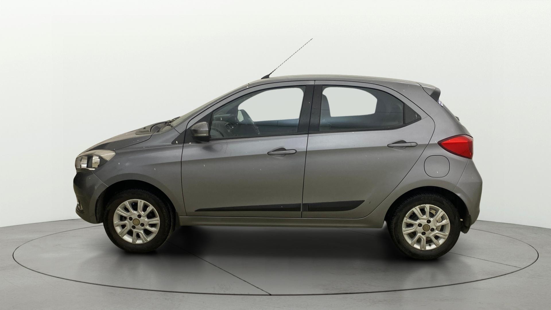 View 2018 Tata Tiago Revotorq XB Image 5 Used 2018 Tata Tiago Revotorq XB Image 5