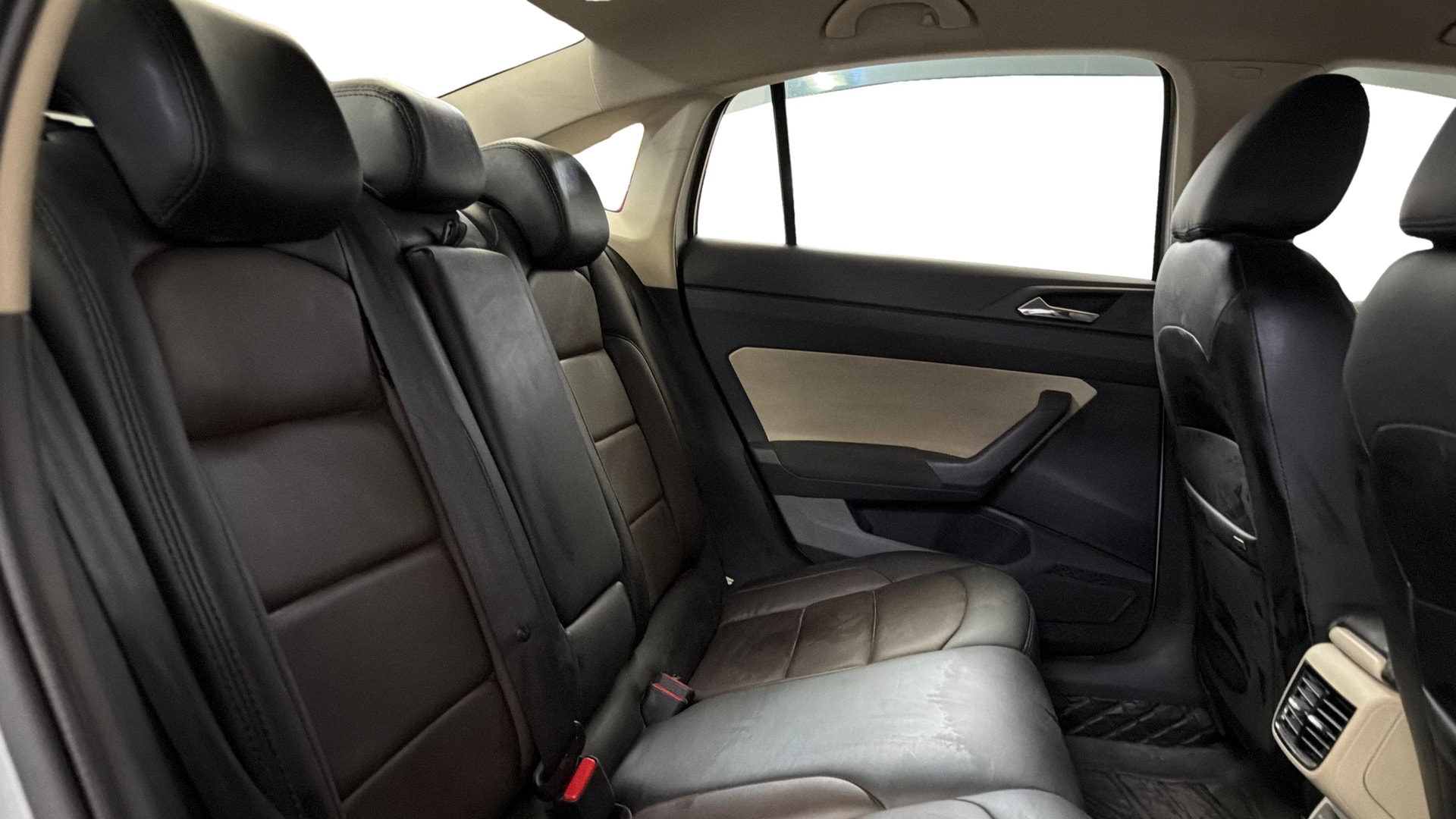 View 2022 Skoda Slavia Ambition 1.0 TSI MT Image 29 Used 2022 Skoda Slavia Ambition 1.0 TSI MT Image 29