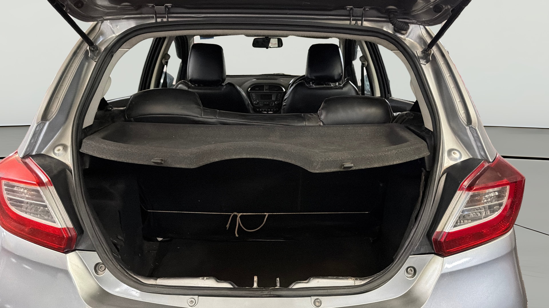 View 2019 Tata Tiago Revotorq XB Image 36 Used 2019 Tata Tiago Revotorq XB Image 36