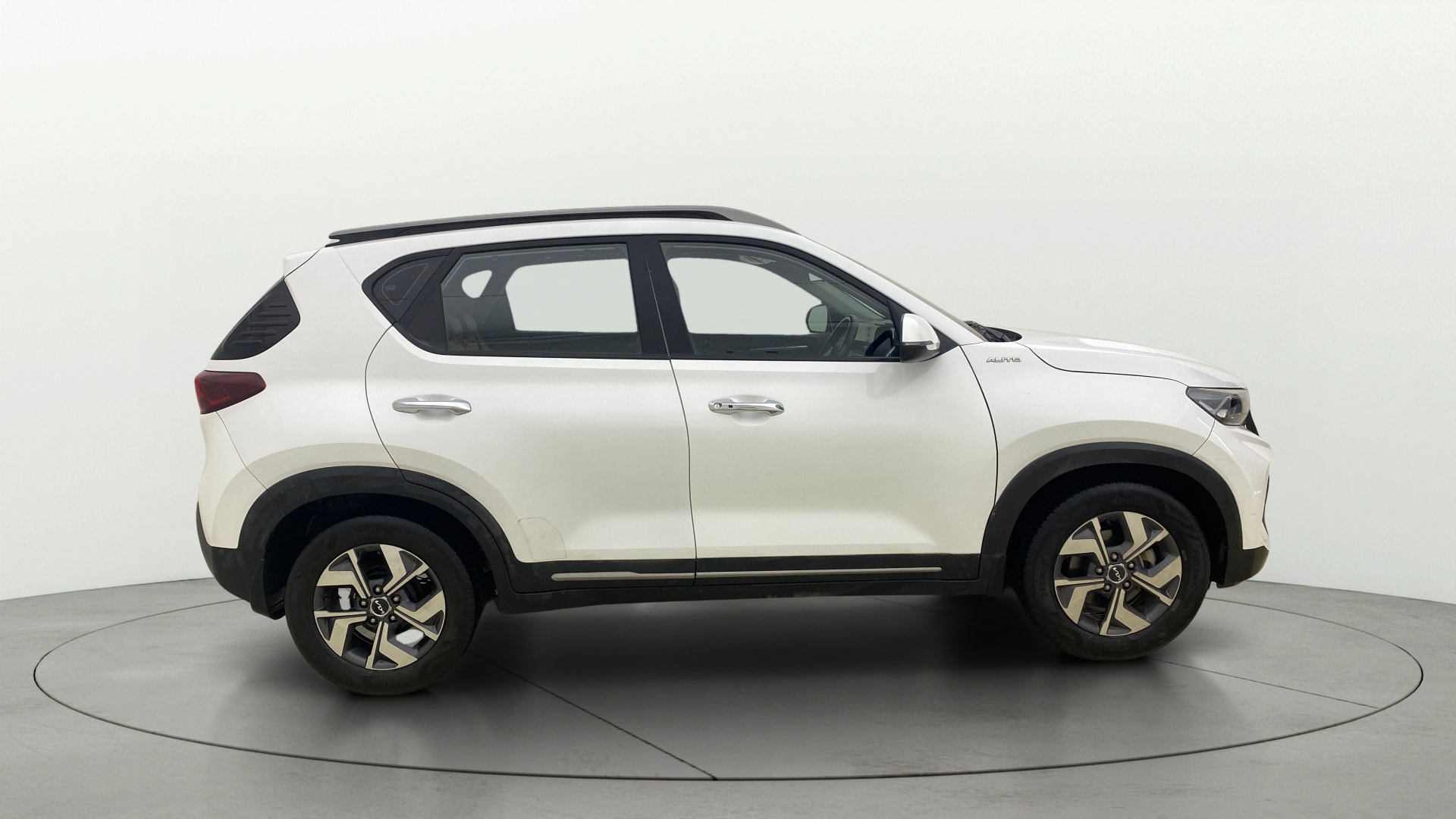 View 2023 Kia Sonet HTX AT Diesel Image 9 Used 2023 Kia Sonet HTX AT Diesel Image 9