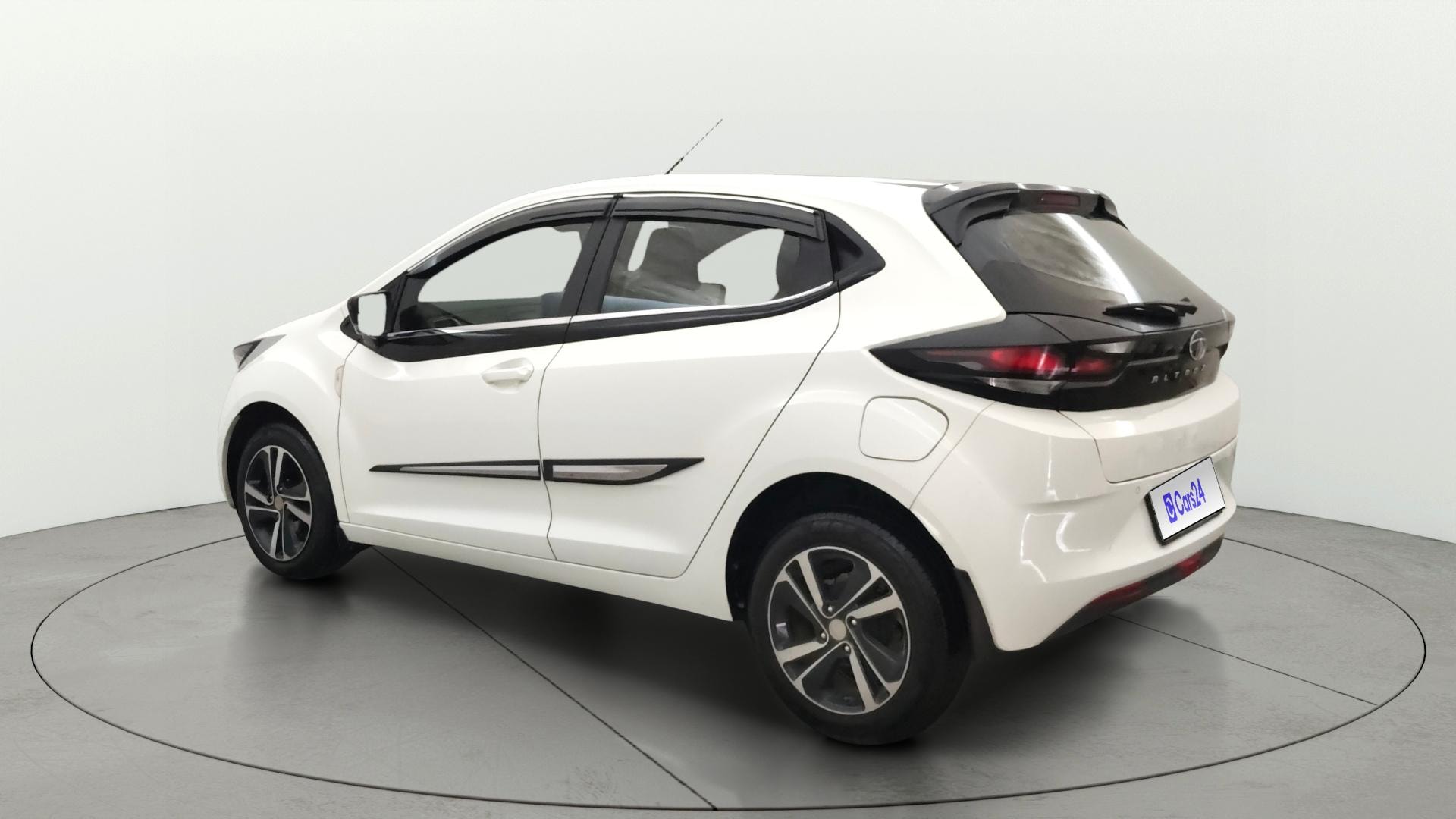 View 2023 Tata Altroz XZ Plus Petrol Image 2 Used 2023 Tata Altroz XZ Plus Petrol Image 2