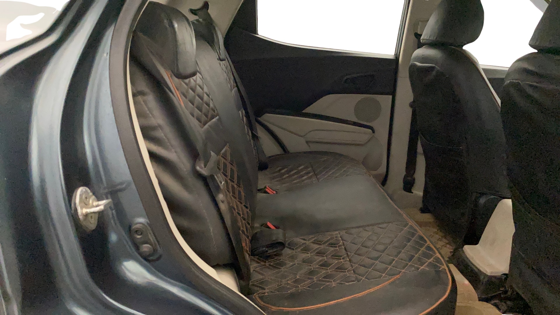 Used 2022 Mahindra XUV300 Used 2022 Mahindra XUV300