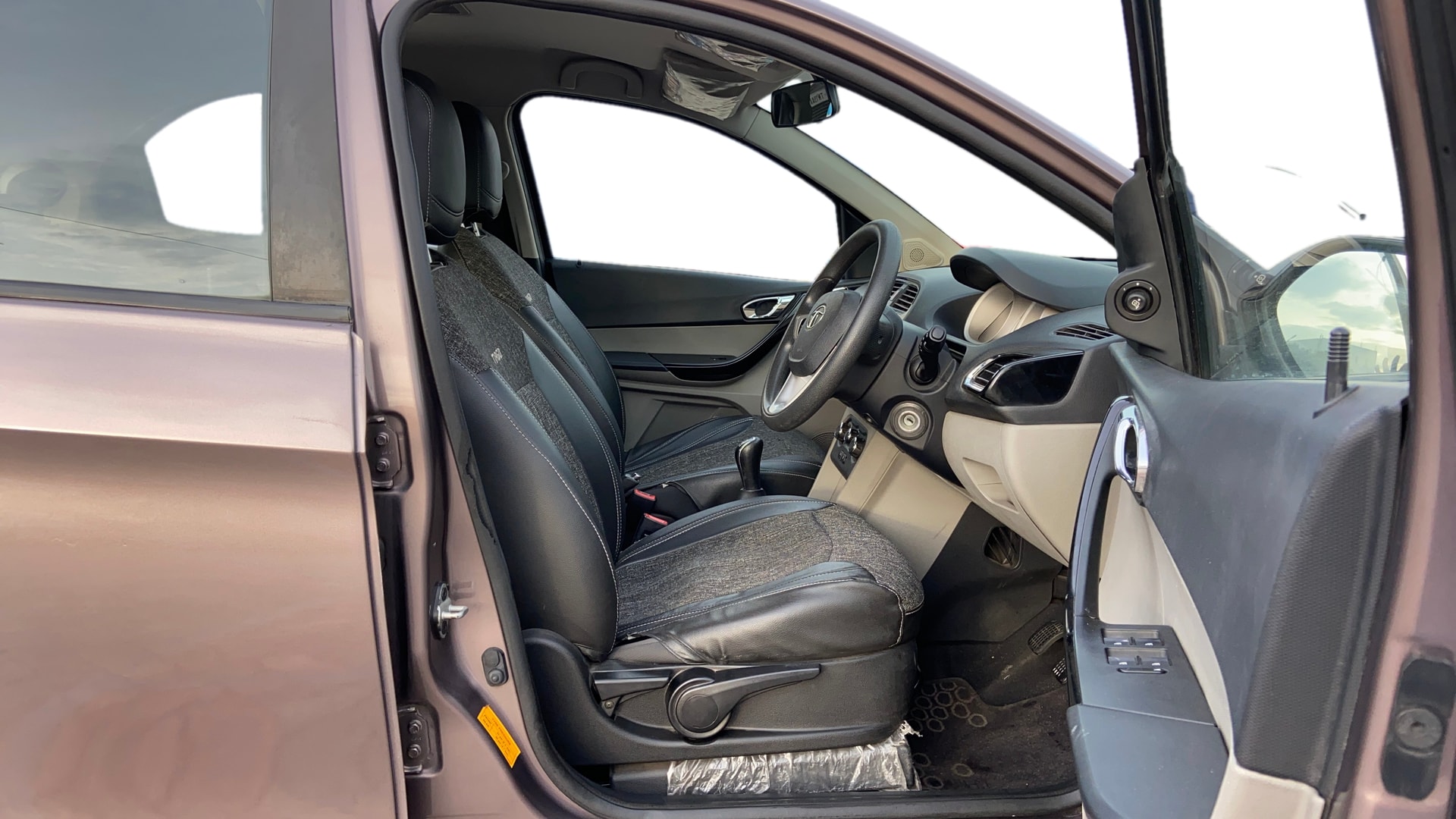 View 2017 Tata Tiago Revotorq XB Image 25 Used 2017 Tata Tiago Revotorq XB Image 25