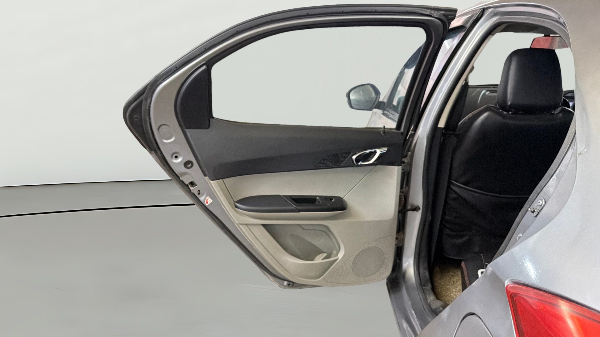 View 2019 Tata Tiago Revotorq XB Image 22 Used 2019 Tata Tiago Revotorq XB Image 22