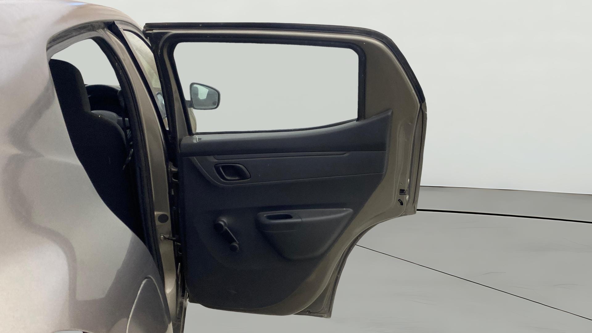 View 2016 Renault Kwid RXL Image 7 Used 2016 Renault Kwid RXL Image 7