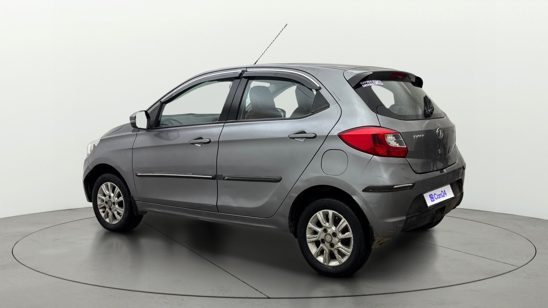 View 2018 Tata Tiago Revotorq XB Image 2 Used 2018 Tata Tiago Revotorq XB Image 2