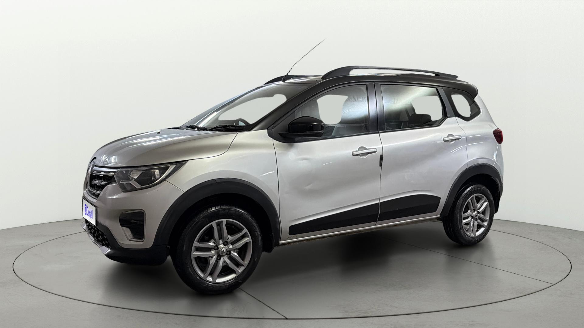 View 2022 Renault Triber RXZ AMT Dual Tone Image 22 Used 2022 Renault Triber RXZ AMT Dual Tone Image 22