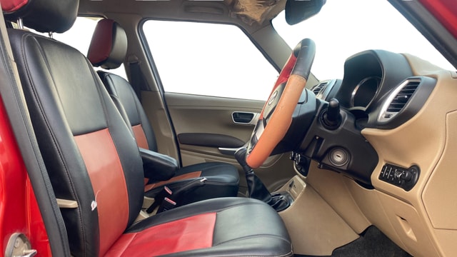 View Mahindra TUV300 Image 26 Used Mahindra TUV300 Image 26