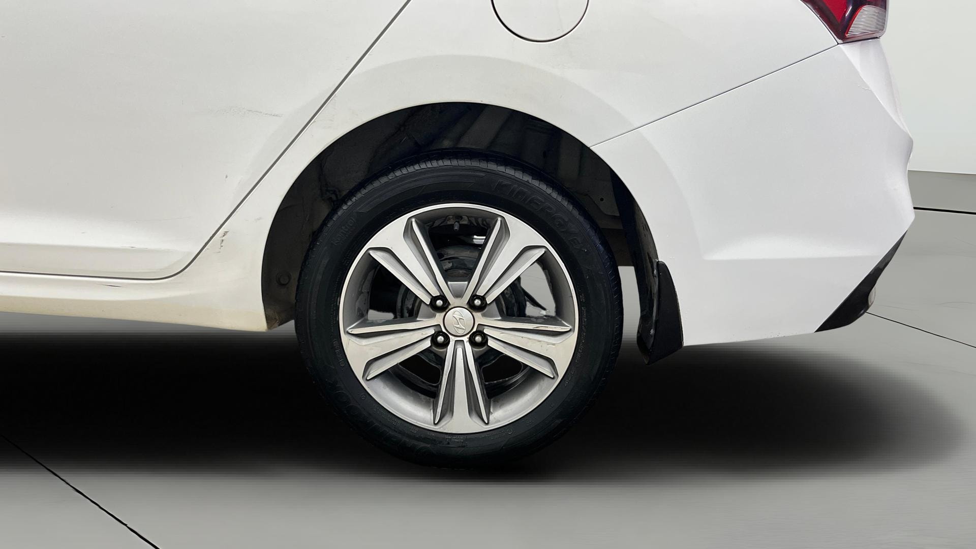 View 2019 Hyundai Verna 1.6 VTVT SX Image 8 Used 2019 Hyundai Verna 1.6 VTVT SX Image 8