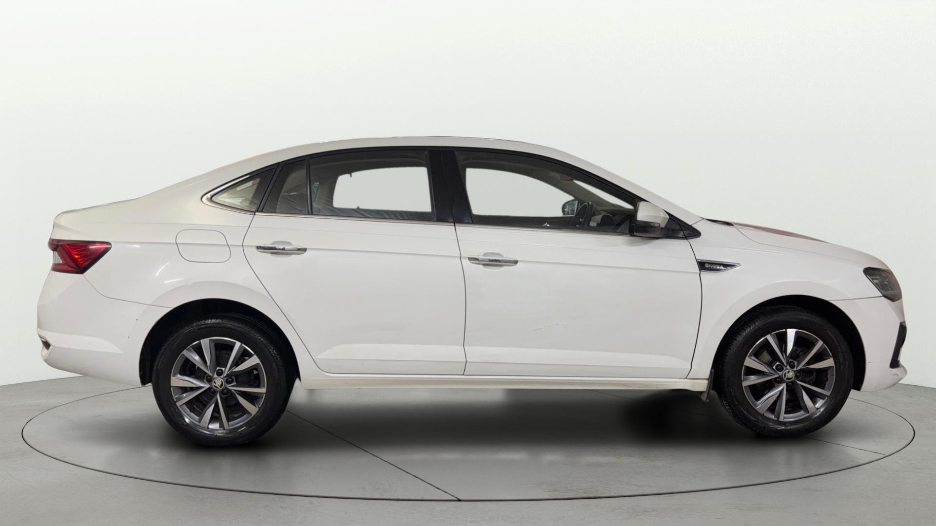 View 2022 Skoda Slavia Style 1.0 TSI MT Image 9 Used 2022 Skoda Slavia Style 1.0 TSI MT Image 9