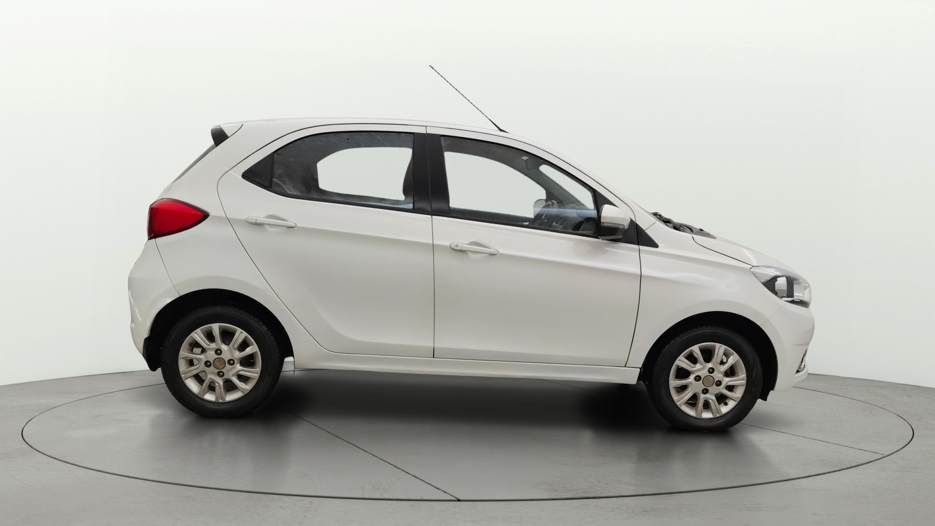 View 2017 Tata Tiago Revotorq XB Image 8 Used 2017 Tata Tiago Revotorq XB Image 8