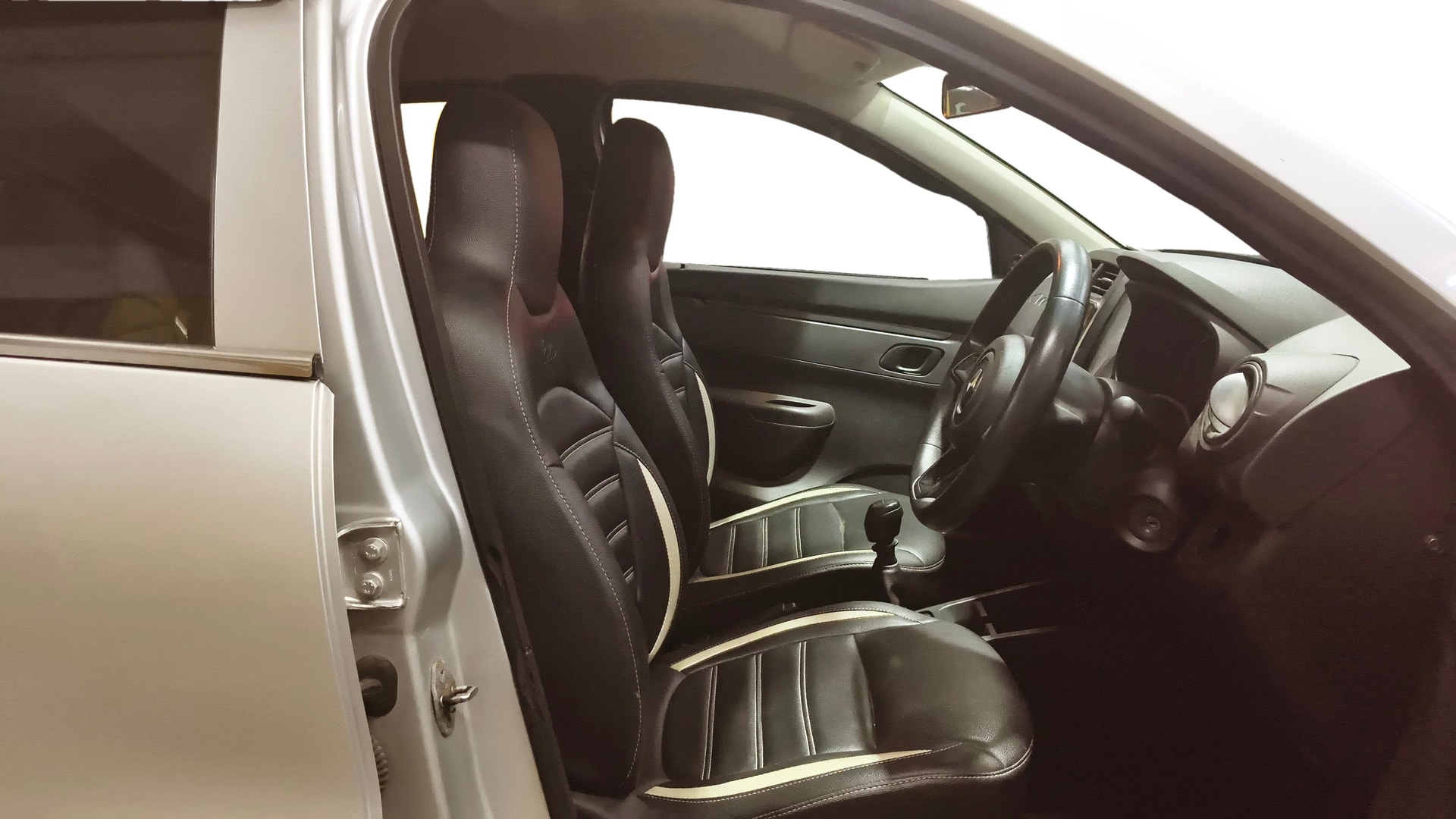 View 2021 Renault Kwid RXL Image 26 Used 2021 Renault Kwid RXL Image 26