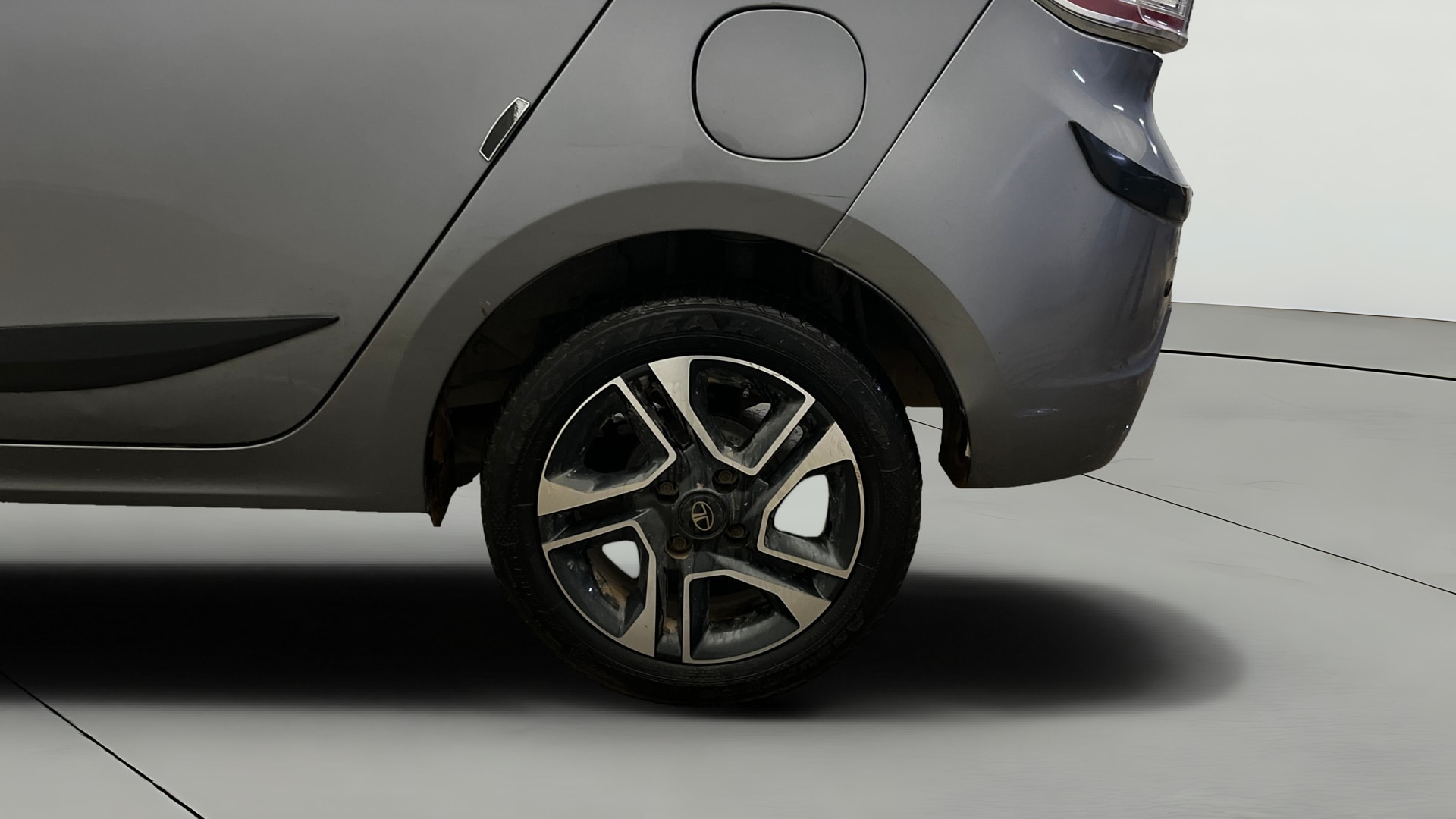 View 2019 Tata Tigor XE Diesel Image 7 Used 2019 Tata Tigor XE Diesel Image 7