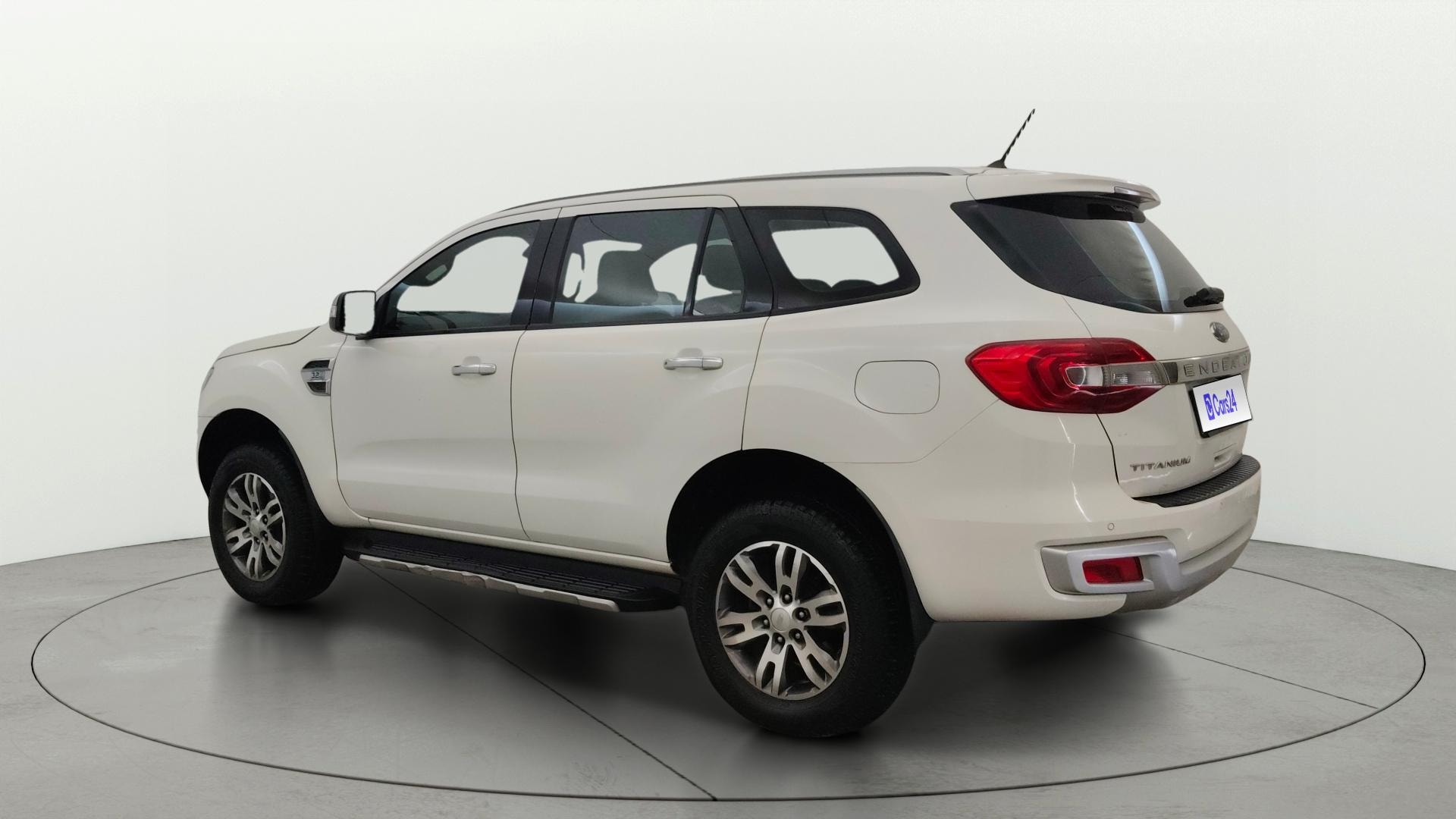 View 2017 Ford Endeavour 3.2L AWD AT Titanium Image 2 Used 2017 Ford Endeavour 3.2L AWD AT Titanium Image 2