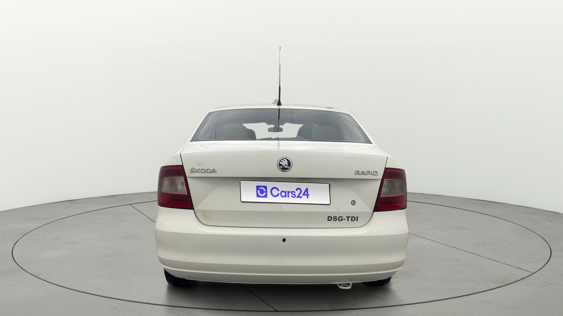 View 2015 Skoda Rapid 1.5 TDI CR Elegance AT Image 39 Used 2015 Skoda Rapid 1.5 TDI CR Elegance AT Image 39
