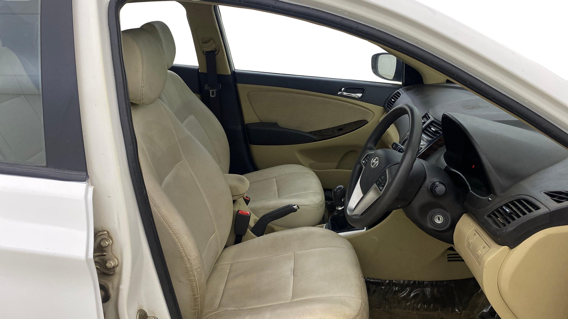 View 2014 Hyundai Fluidic Verna 1.6 VTVT SX Image 26 Used 2014 Hyundai Fluidic Verna 1.6 VTVT SX Image 26
