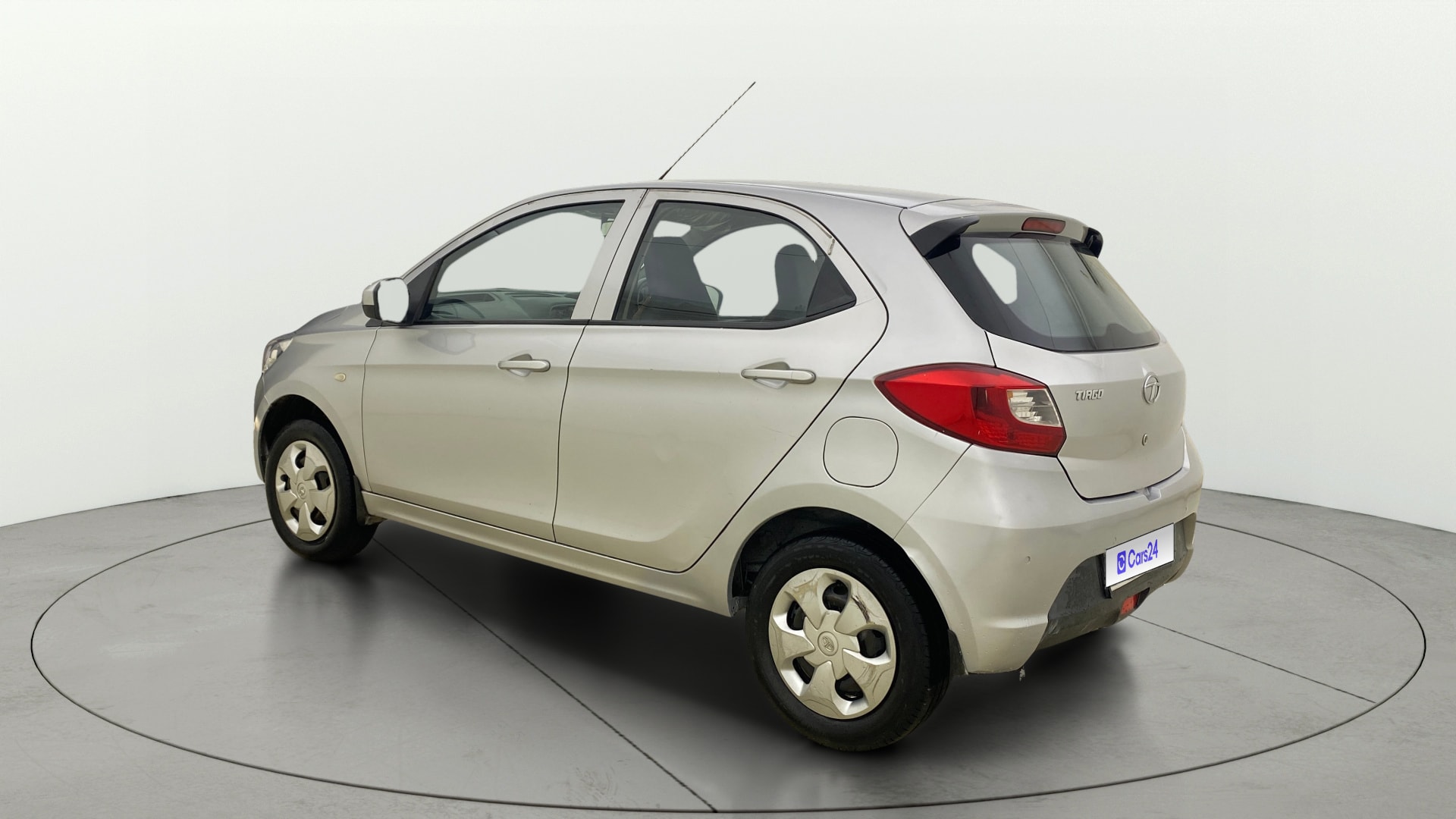 View 2018 Tata Tiago Revotorq XB Image 2 Used 2018 Tata Tiago Revotorq XB Image 2