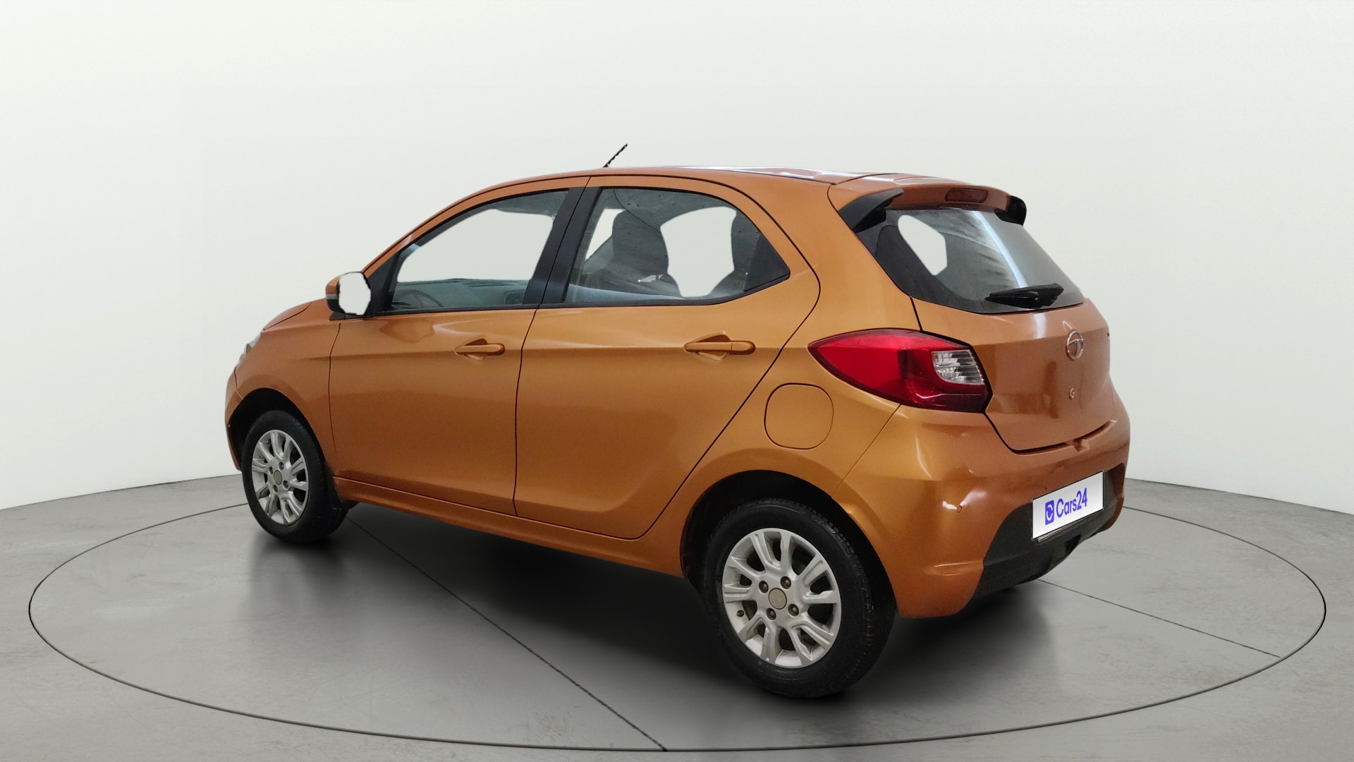 View 2017 Tata Tiago Revotorq XB Image 2 Used 2017 Tata Tiago Revotorq XB Image 2