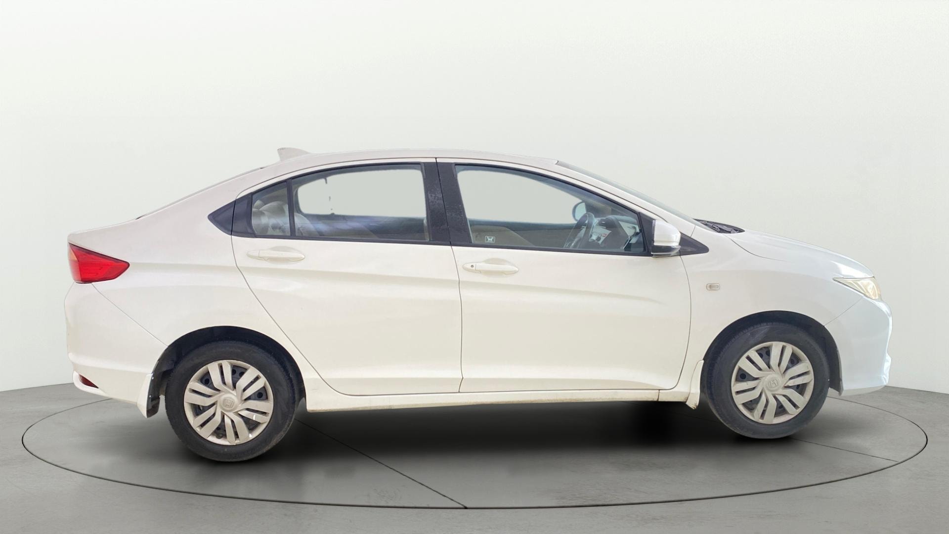 View 2015 Honda City ZX MT Diesel Anniversary Edition Image 9 Used 2015 Honda City ZX MT Diesel Anniversary Edition Image 9