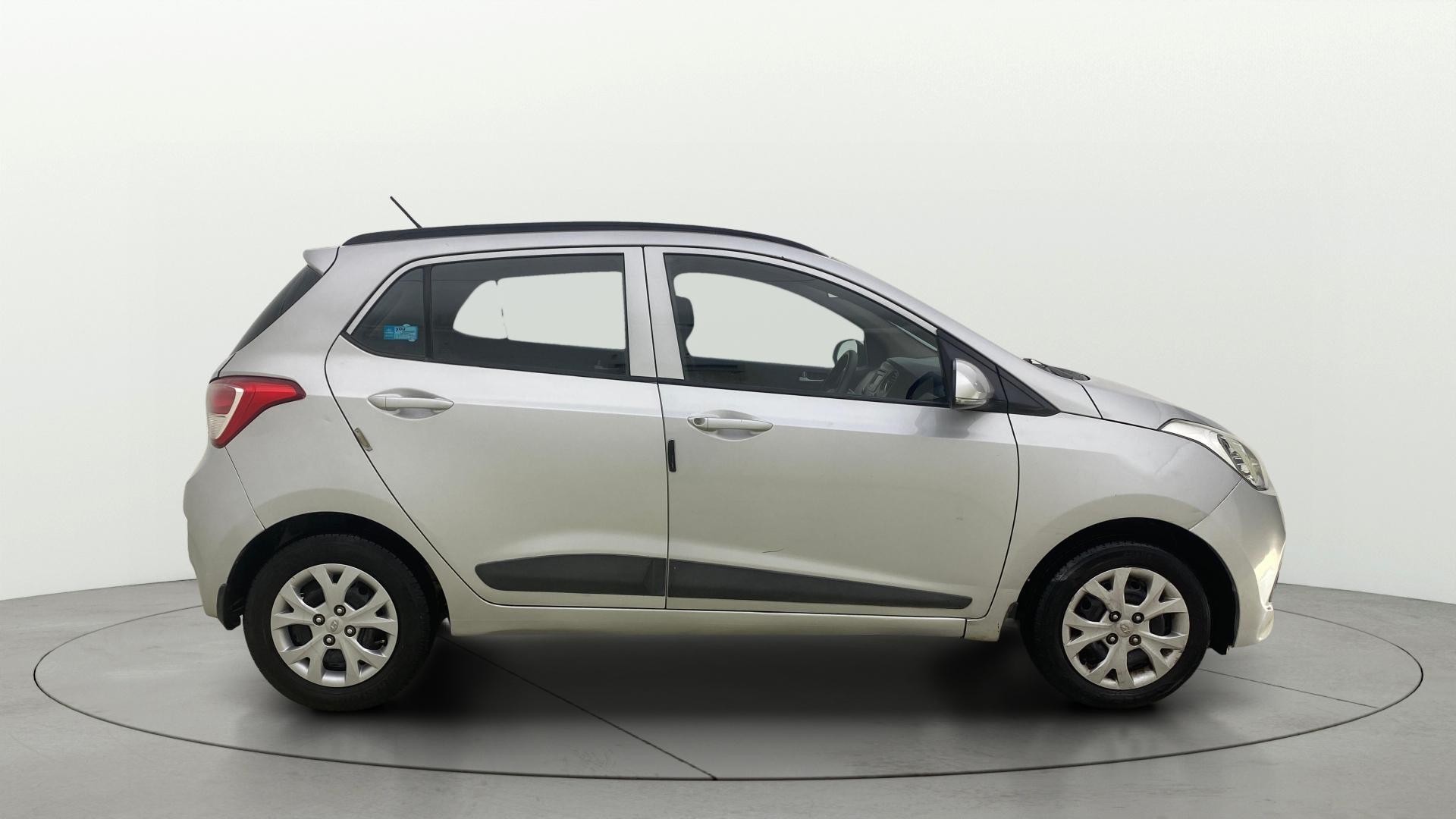 View 2015 Hyundai Grand i10 1.1 Sportz Diesel Image 8 Used 2015 Hyundai Grand i10 1.1 Sportz Diesel Image 8