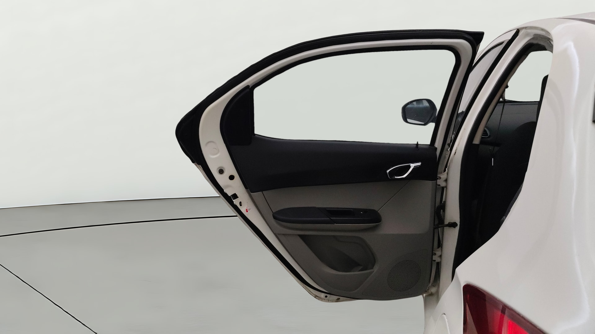 View 2017 Tata Tiago Revotorq XB Image 22 Used 2017 Tata Tiago Revotorq XB Image 22