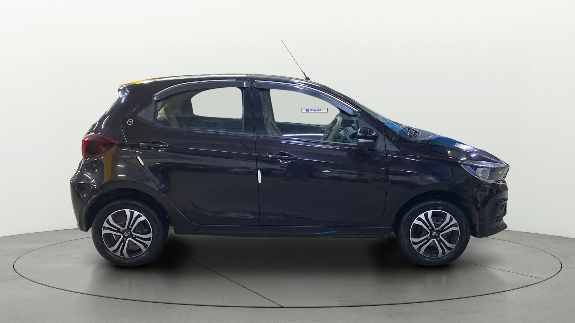 View 2023 Tata Tiago Revotorq XB Image 8 Used 2023 Tata Tiago Revotorq XB Image 8