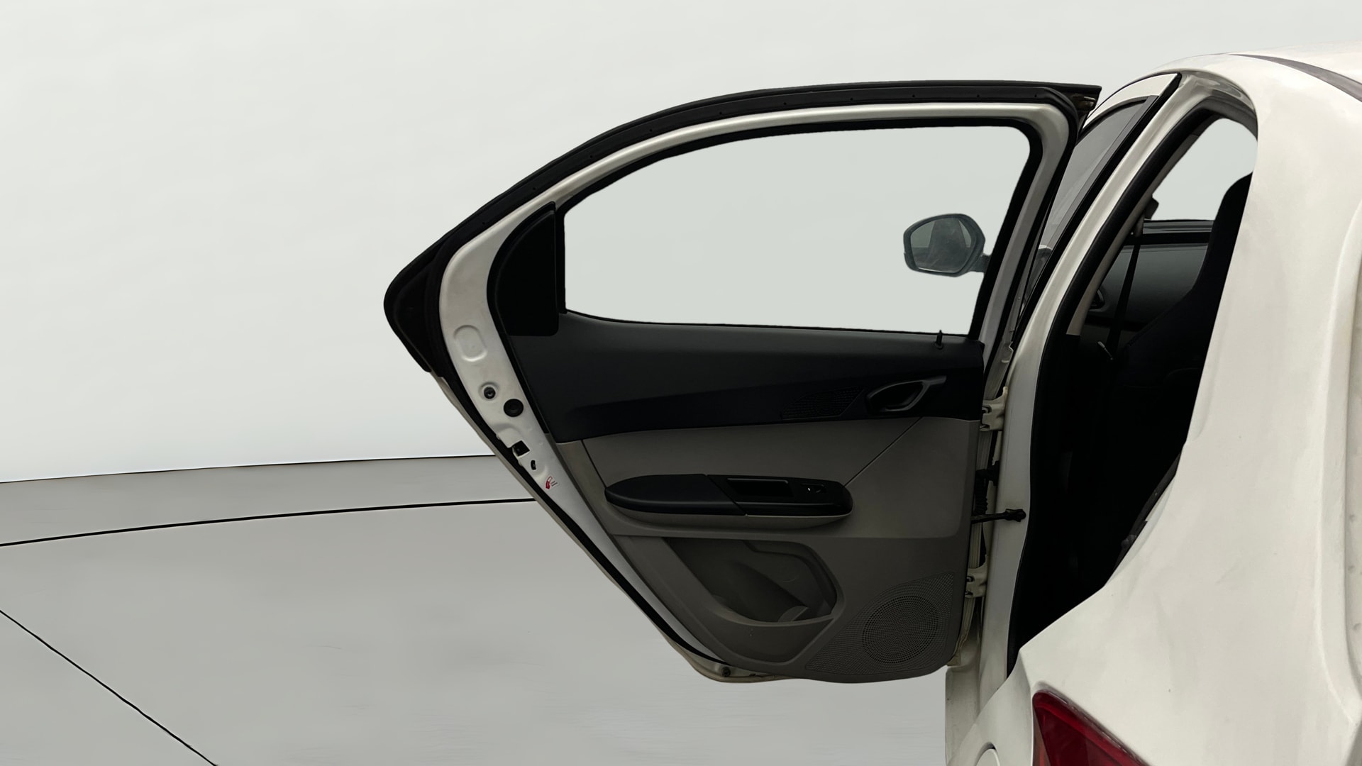 View 2016 Tata Tiago Revotorq XB Image 22 Used 2016 Tata Tiago Revotorq XB Image 22