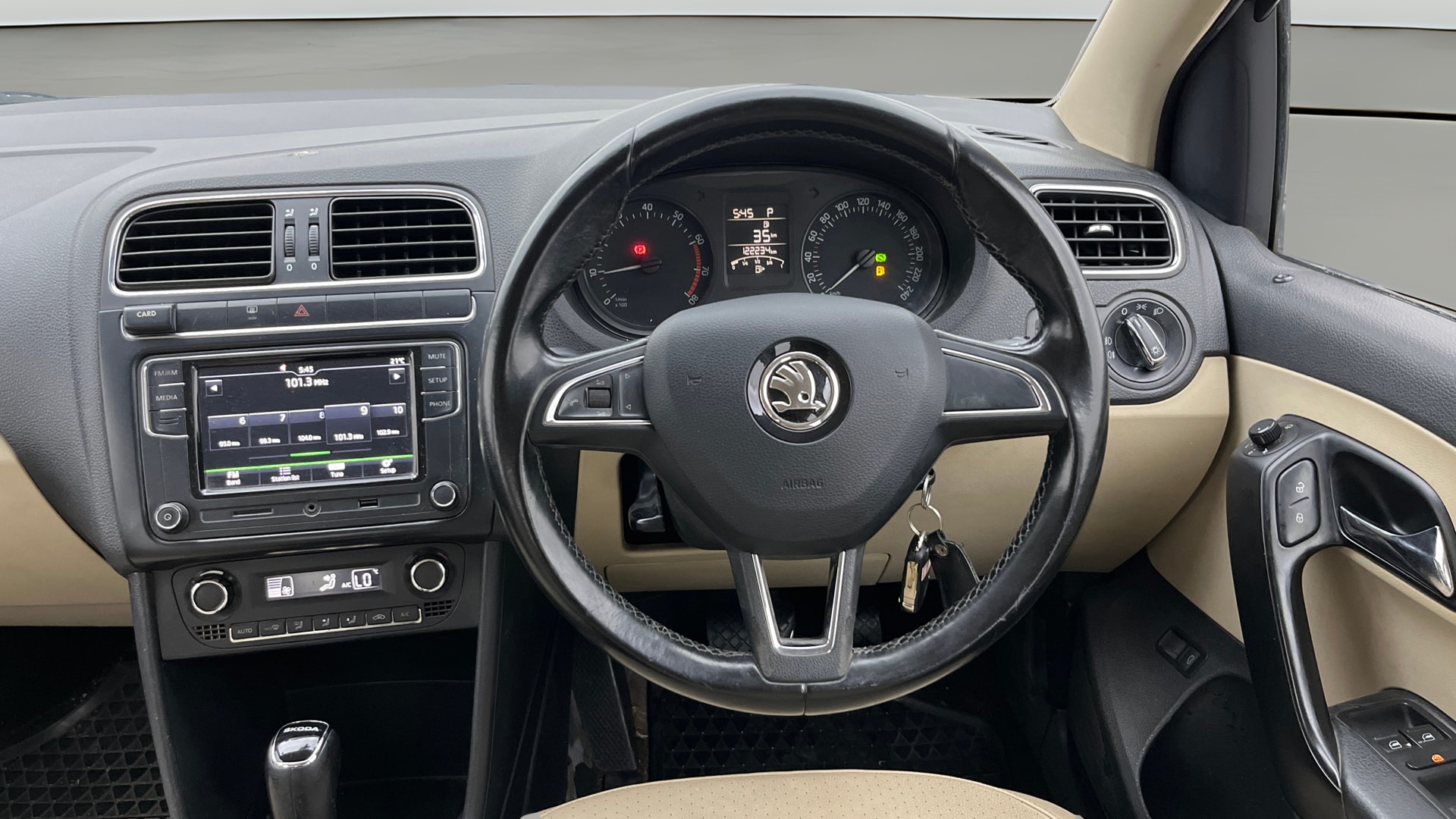 View 2017 Skoda Rapid 1.6 MPI Style Plus AT Image 20 Used 2017 Skoda Rapid 1.6 MPI Style Plus AT Image 20