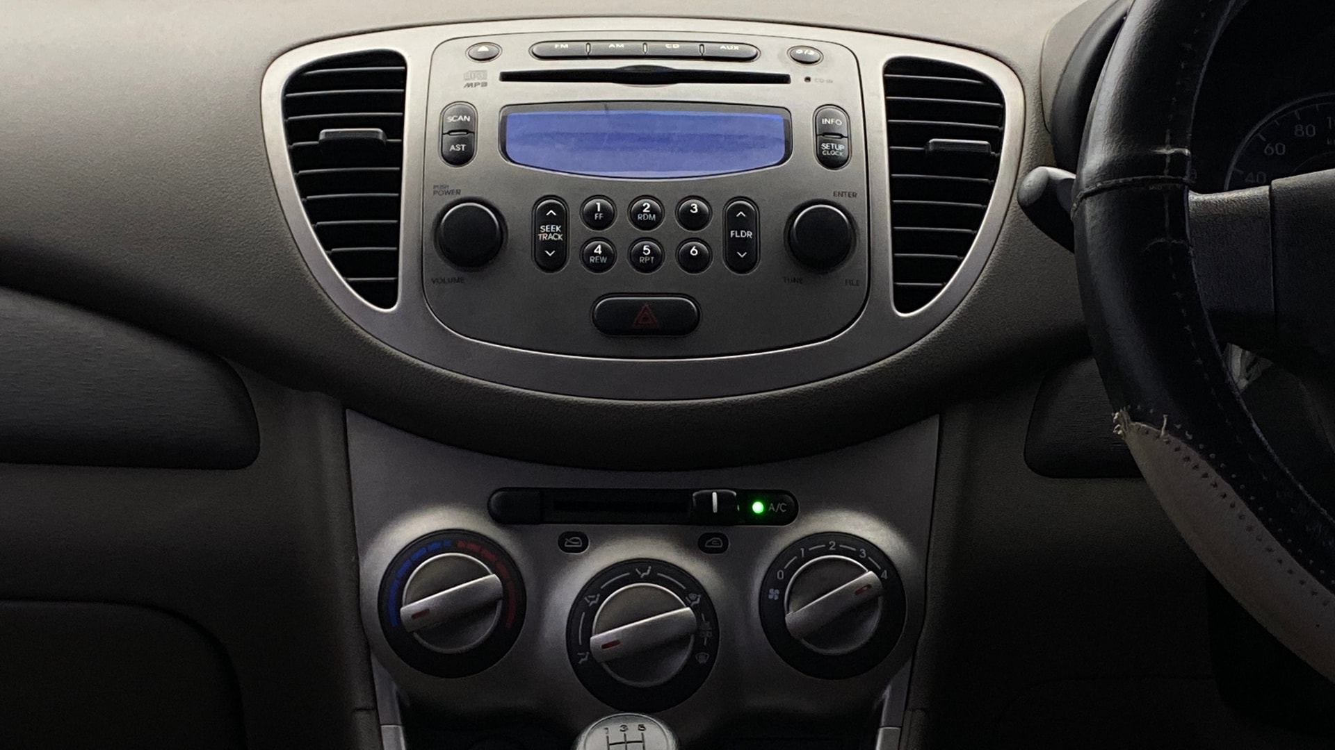 View 2014 Hyundai i10 1.2 Asta MT Image 17 Used 2014 Hyundai i10 1.2 Asta MT Image 17