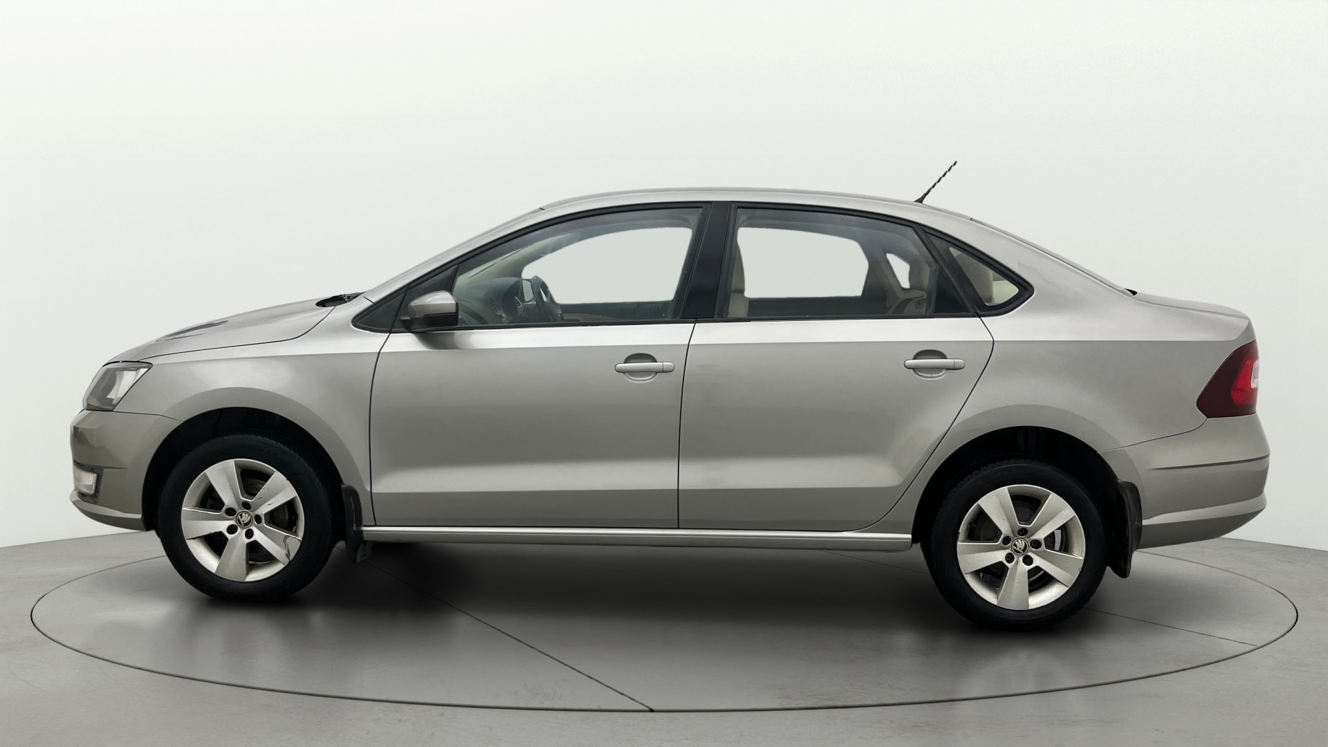 View 2018 Skoda Rapid 1.6 MPI Ambition Petrol AT BS IV Image 5 Used 2018 Skoda Rapid 1.6 MPI Ambition Petrol AT BS IV Image 5