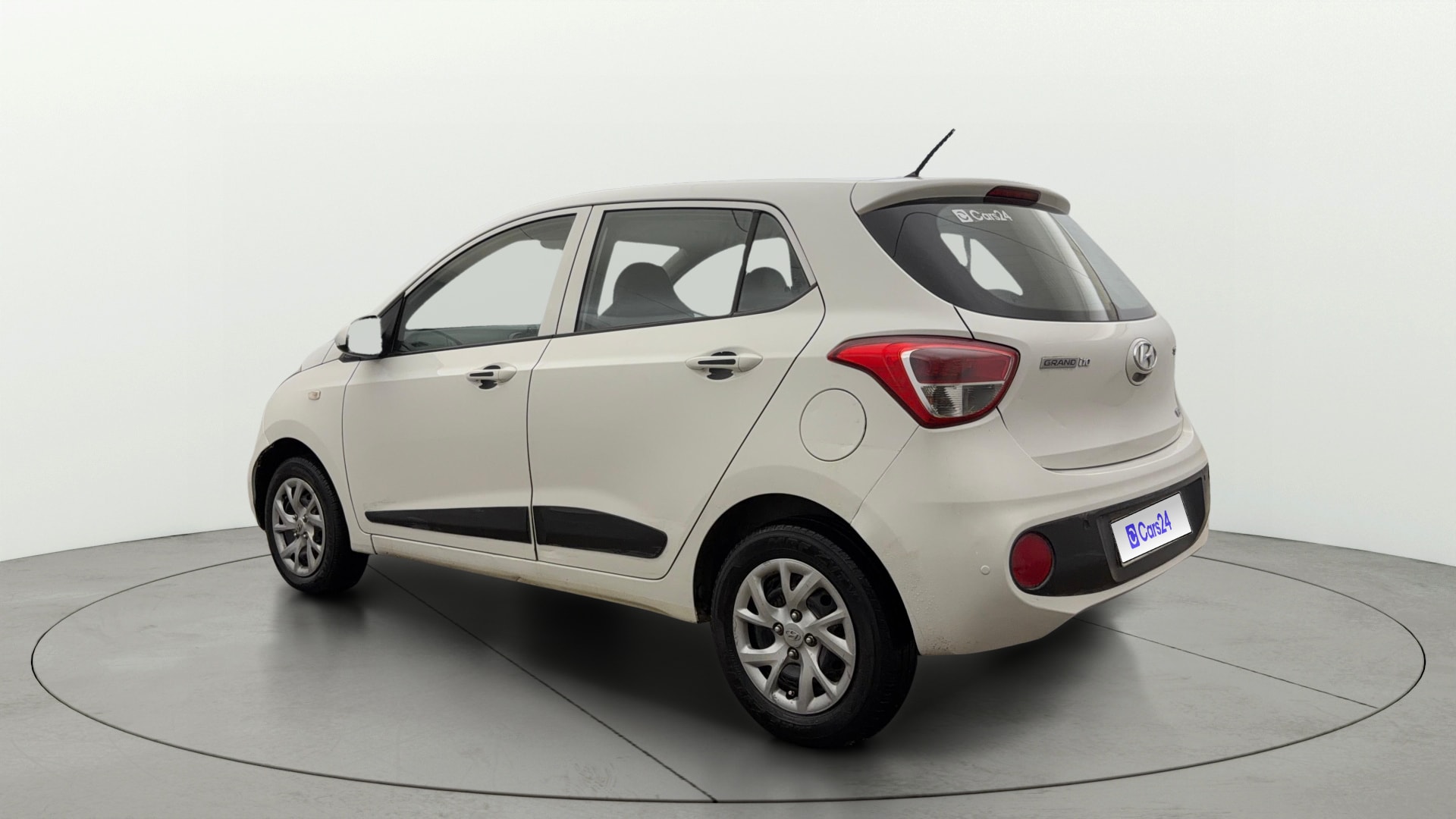 View 2018 Hyundai Grand i10 Sportz 1.2 Kappa Image 2 Used 2018 Hyundai Grand i10 Sportz 1.2 Kappa Image 2