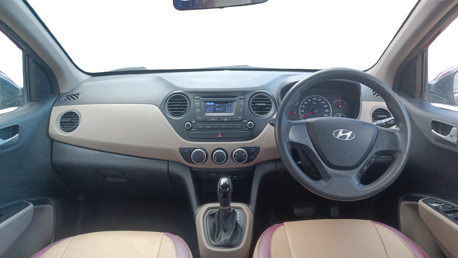 View 2014 Hyundai Grand i10 1.2 Sportz AT Petrol Image 15 Used 2014 Hyundai Grand i10 1.2 Sportz AT Petrol Image 15